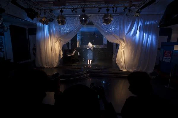 Identyczny model figury gwiazdy stanął również w oddziale Muzeum Figur Woskowych w Amsterdamie - fot. Ben A. Pruchnie