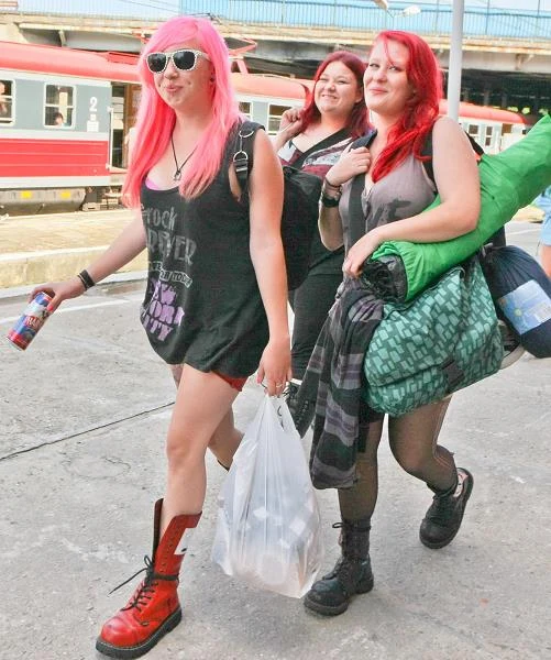 Po raz kolejny PKP uruchomiło specjalną komunikację, która ma ułatwić dotarcie na festiwal uczestnikom z całej Polski - fot. Lech Muszyński