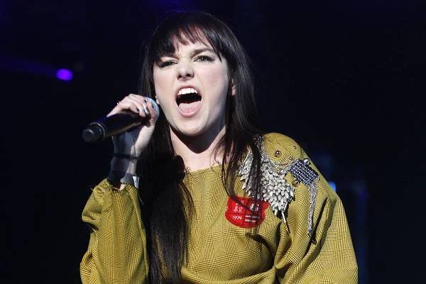 We wrześniu 2011 roku w Hali Expo Silesia w Sosnowcu odbył się specjalny koncert z okazji 18. urodzin Ewy (z gościnnym udziałem zespołu Afromental). Sama wokalistka uważa ten koncert za swój największy projekt muzyczny w dotychczasowej karierze. Wydarzenie zostało zarejestrowane i wydane na DVD "Live" We wrześniu 2011 roku w Hali Expo Silesia w Sosnowcu odbył się specjalny koncert z okazji 18. urodzin Ewy (z gościnnym udziałem zespołu Afromental). Sama wokalistka uważa ten koncert za swój największy projekt muzyczny w dotychczasowej karierze. Wydarzenie zostało zarejestrowane i wydane na DVD "Live"