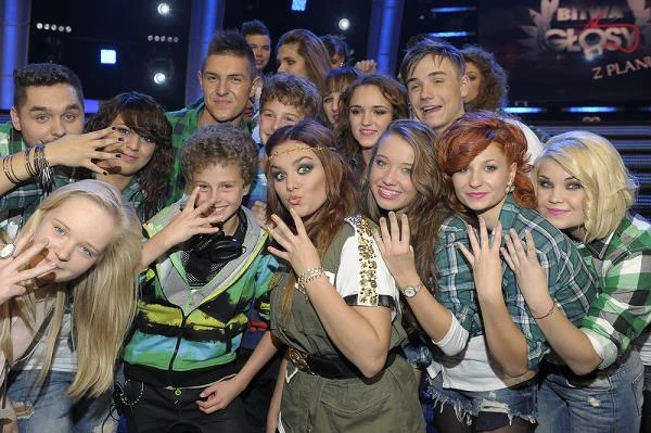 Jesienią 2012 roku Ewa Farna wystąpiła w trzeciej edycji programu "Bitwa na głosy". W show TVP2 poprowadziła wokalną drużynę z Sosnowca, zajmując ostatecznie drugie miejsce (za ekipą Andrzeja Piasecznego) Jesienią 2012 roku Ewa Farna wystąpiła w trzeciej edycji programu "Bitwa na głosy". W show TVP2 poprowadziła wokalną drużynę z Sosnowca, zajmując ostatecznie drugie miejsce (za ekipą Andrzeja Piasecznego)