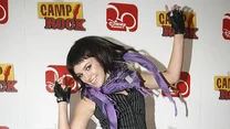 Ewa Farna ma w dorobku duety z Kubą Molędą na potrzeby dwóch pierwszych części filmu "Camp Rock" ("Oto ja" i "Nie zmieniajmy nic"