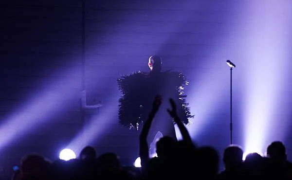 Pet Shop Boys do tej pory przed polską publicznością wystąpili dwukrotnie: w 2000 roku zagrali w Gliwicach, a w 2006 roku na warszawskim Służewcu - fot. Adam Warżawa