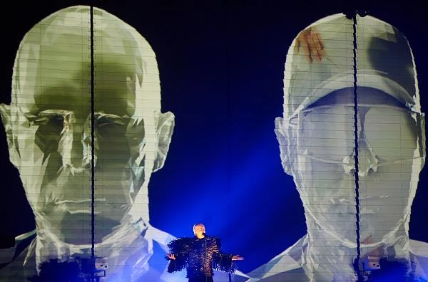Brytyjski duet Pet Shop Boys w Ergo Arenie w Gdańsku zaprezentował multimedialne widowisko - fot. Adam Warżawa