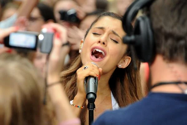 W swoich piosenkach Ariana inspiruje się stylem Mariah Carey (fot. Ben Gabbe)