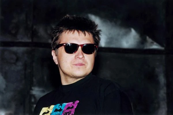 O pieniądzach: "Nigdy nie grałem dla pieniędzy. Cieszę się, że na tym zarabiam i potrafię zadbać o własne interesy. Od lat 90. staliśmy się dochodowym zespołem. Potrafię egzekwować kontrakty. To znaczy nie ja, tylko moi menedżerowie i prawnicy. Ale nigdy nie grałem dla pieniędzy".