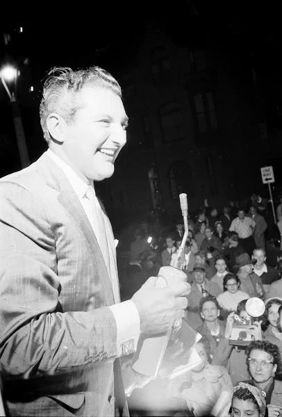 Liberace zmarł w 1987 roku w wieku 67 lat w wyniku kompilkacji związnych z AIDS Liberace zmarł w 1987 roku w wieku 67 lat w wyniku kompilkacji związnych z AIDS