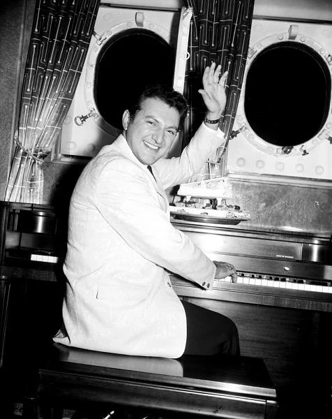 Liberace znał wszystkich - od prezydenta Harry'ego Trumana po papieża Piusa XII Liberace znał wszystkich - od prezydenta Harry'ego Trumana po papieża Piusa XII