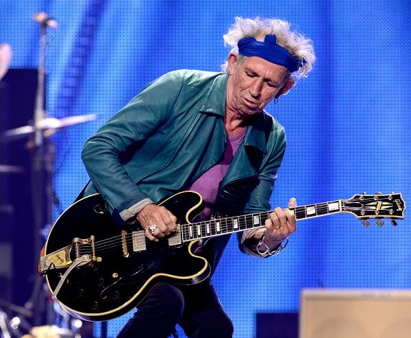 "Zachoruję tylko wtedy, gdy odstawię dragi" - w ten sposób gitarzysta żartował ze swojego uzależnienia od narkotyków. Do dziś podkreśla, że narkotyki są "ekstra" (fot. Kevin Winter)