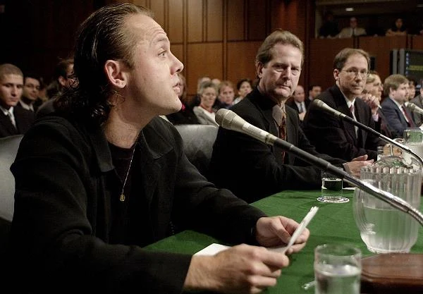 Lars Ulrich rockową muzyką zainteresował się w wieku 9 lat, gdy zobaczył na scenie zespół Deep Purple. Ten występ zrobił na nim takie wrażenie, że nastepnego dnia po koncercie kupił sobie album "Fireball". Gdy miał 12 lat, od babci otrzymał swoją pierwszą perkusję