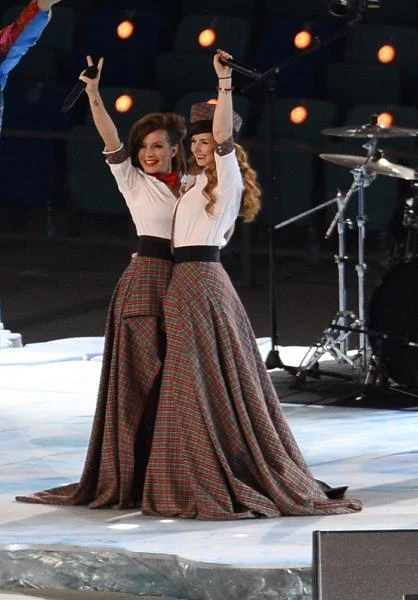 Pod koniec 2012 roku t.A.T.u. ponownie pojawiły się razem w jednym z odcinków rumuńskiej edycji popularnego programu "The Voice". Fani od razu zwietrzyli szansę na pełną reaktywację grupy, choć obie wokalistki stanowczo zaprzeczały, że taka możliwość wchodzi w grę. Z kolei w 2013 roku w Japonii nagrano reklamę Snickersa, w której główne role zagrał duet
