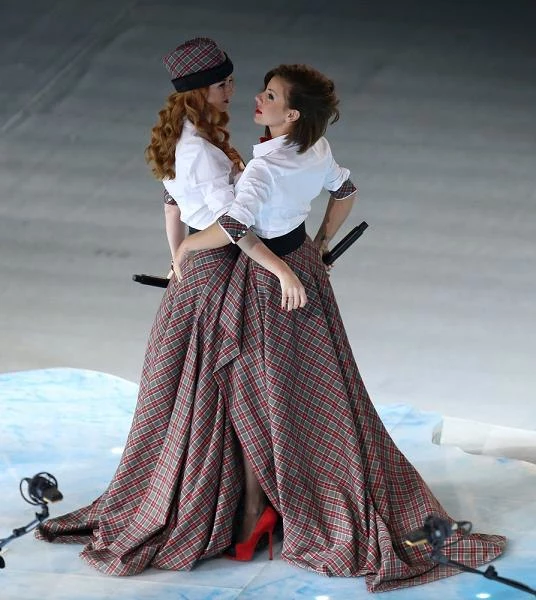 Lena i Julia, choć nie są lesbijkami, popierają postulaty społeczności LGBT Lena i Julia, choć nie są lesbijkami, popierają postulaty społeczności LGBT