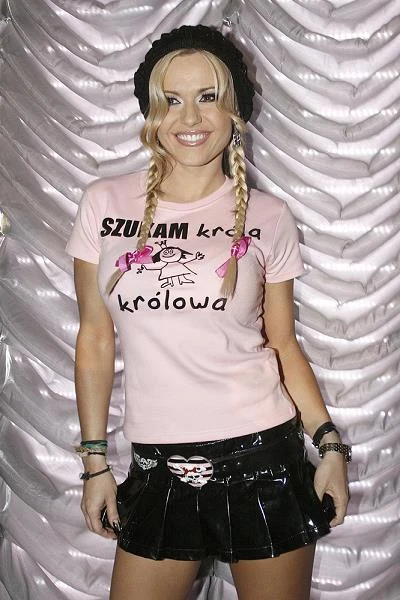 W 2012 r. została skazana na grzywnę za wypowiedź sprzed trzech lat na temat Biblii. "Ciężko wierzyć w coś, co spisał jakiś napruty winem i palący jakieś zioła" - mówiła "Dziennikowi" W 2012 r. została skazana na grzywnę za wypowiedź sprzed trzech lat na temat Biblii. "Ciężko wierzyć w coś, co spisał jakiś napruty winem i palący jakieś zioła" - mówiła "Dziennikowi"