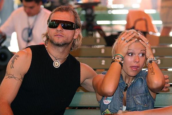 Ich związek nie przetrwał długo - w kwietniu 2007 r. Doda złożyła pozew o rozwód (sfinalizowano go w maju 2008 r.) Ich związek nie przetrwał długo - w kwietniu 2007 r. Doda złożyła pozew o rozwód (sfinalizowano go w maju 2008 r.)