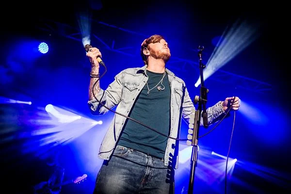 Laureat brytyjskiej edycji "X Factor" promuje swoją debiutancką płytę zatytułowaną po prostu "James Arthur" Laureat brytyjskiej edycji "X Factor" promuje swoją debiutancką płytę zatytułowaną po prostu "James Arthur"