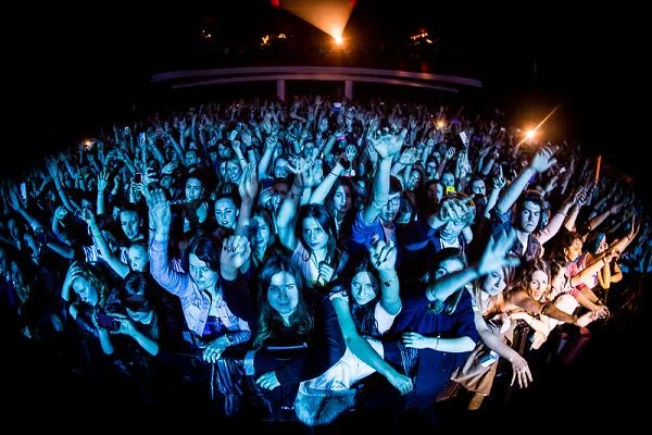 Utwór "Smoke Clouds" James Arthur wykonał w akustycznej wersji Utwór "Smoke Clouds" James Arthur wykonał w akustycznej wersji