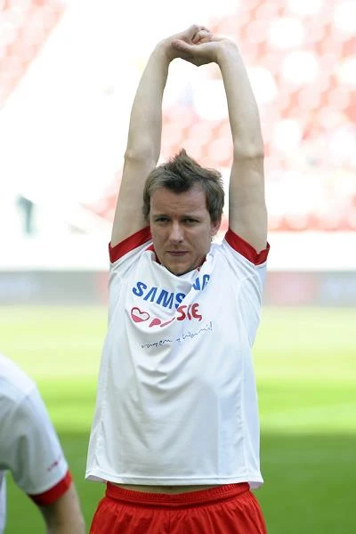 Piotr Kupicha występował w programie "Bitwa na głosy" (wygrał pierwszą edycję show), zagrał też gościnnie w serialach "Niania", "Tylko miłość" i "My Camp Rock" Piotr Kupicha występował w programie "Bitwa na głosy" (wygrał pierwszą edycję show), zagrał też gościnnie w serialach "Niania", "Tylko miłość" i "My Camp Rock"