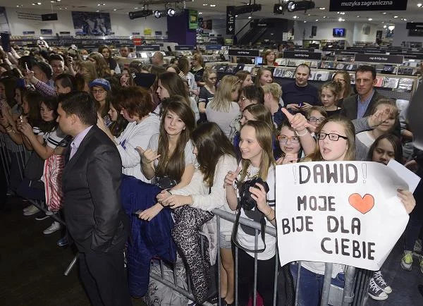 "Dawid moje serce bije dla ciebie" - głosi plakat przygotowany przez fanki - fot. Jarosław Antoniak