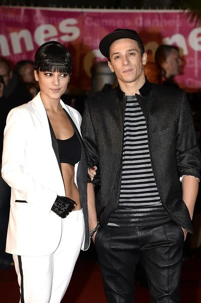 Alizee z aktualnym partnerem, Grégoire Lyonnetem, którego poznała na planie francuskiej edycji "Tańca z gwiazdami" (fot. Pascal Le Segretain)