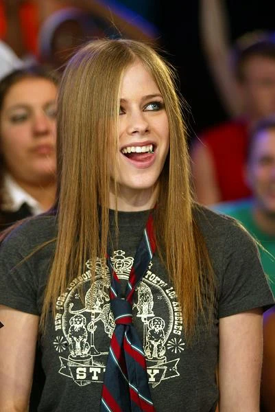 Debiutancki album Lavigne, "Let Go", ukazał się w czerwcu 2002 roku. Kanadyjka zyskała miano "poppunkowej księżniczki", a jej muzykę określono jako "skater punk" (fot. Scott Gries)