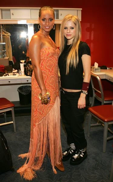 Avril Lavigne i Alicia Keys w 2004 roku (fot. Frank Micelotta)