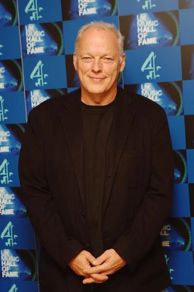 W 2003 roku order Komandora Imperium Brytyjskiego otrzymał David Gilmour za swój wkład w promowanie kultury brytyjskiej oraz działalność charytatywną.