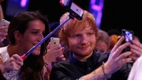 Ed Sheeran z fanką (fot. Tristan Fewings)