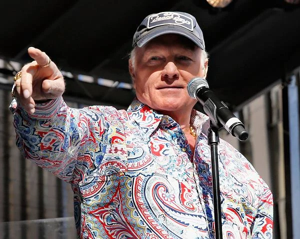 Mike Love z Beach Boys rozwodził się czterokrotnie, natomiast z żoną numer pięć, Jacqueline Piesen, jest już od 20 lat (fot. Cindy Ord)