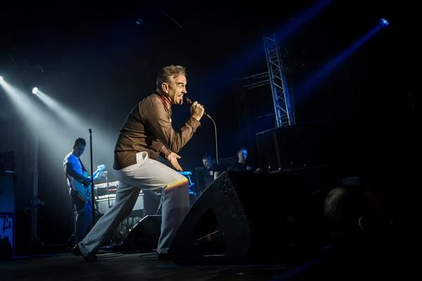 Wokalista pojawił się przed publicznością około godziny 20. Po pięciu piosenkach zszedł ze sceny. Wokalista pojawił się przed publicznością około godziny 20. Po pięciu piosenkach zszedł ze sceny.