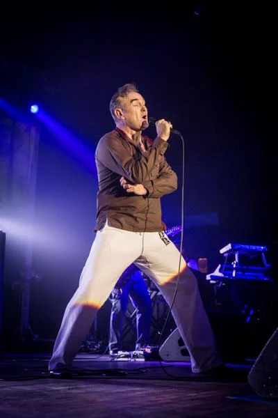 Nieoficjalnie mówi się, że Morrissey zszedł ze sceny, gdyż ktoś krzyknął do niego po angielsku "nie gadaj już tylko graj". To miało nie spodobać się gwieździe. Nieoficjalnie mówi się, że Morrissey zszedł ze sceny, gdyż ktoś krzyknął do niego po angielsku "nie gadaj już tylko graj". To miało nie spodobać się gwieździe.