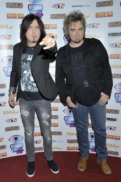 Piotr i Wojciech Cugowscy (zespół Bracia) to synowie Krzysztofa Cugowskiego. Na swoim koncie mają cztery autorskie albumy studyjne (ostatni "Zmienić zdarzeń bieg" ukazał się w 2013 roku). Piotr i Wojciech Cugowscy (zespół Bracia) to synowie Krzysztofa Cugowskiego. Na swoim koncie mają cztery autorskie albumy studyjne (ostatni "Zmienić zdarzeń bieg" ukazał się w 2013 roku).