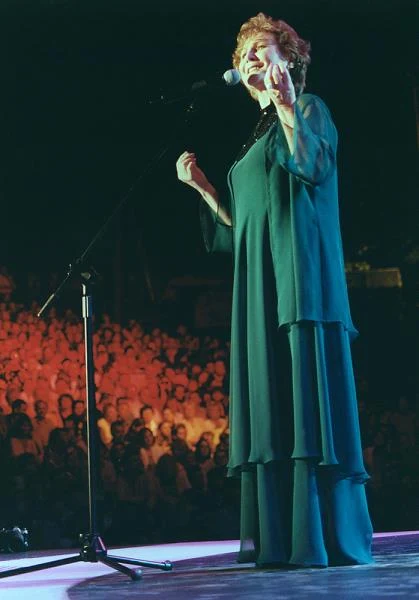 Irena Santor na Festiwalu Piosenki w Opolu w 1998 roku.