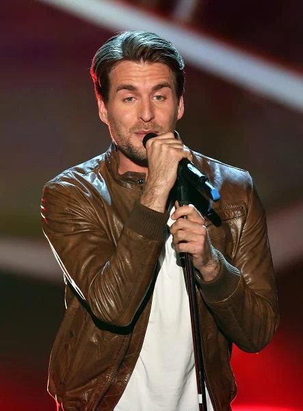 Alexander Klaws (miejsce dziewiąte) - po początkowej popularności (płyta "Take Your Chance" nagrane z Dieterem Bohlenem, jurorem niemieckiej edycji "Idola") Niemiec popadł nieco w rutynę, przez co jego kolejne płyty nie rozchodziły się w tak sporym nakładzie jakby sobie tego życzył. Wokalista spróbował swoich sił gdzie indziej. Występował m.in. w musicalach "Taniec Wampirów" i "Tarzan" oraz telenoweli "Anna und die Liebe" (fot. Ronny Hartmann)