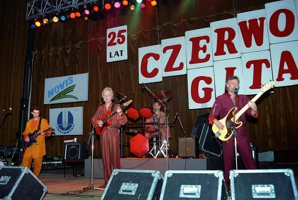 Występ w Warszawie z okazji 25-lecia Czerwonych Gitar (1991 r.) - fot. Zenon Zyburtowicz Występ w Warszawie z okazji 25-lecia Czerwonych Gitar (1991 r.) - fot. Zenon Zyburtowicz
