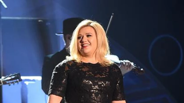 Kelly Clarkson podczas gali muzyki country w grudniu 2014 r. (fot. Jason Merritt)