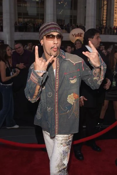 Sukces był jednak okupiony depresją i chorobą alkoholową A.J. McLeana. W połowie 2001 roku wokalista trafił na odwyk, a zespół niemal na dwa lata zniknął