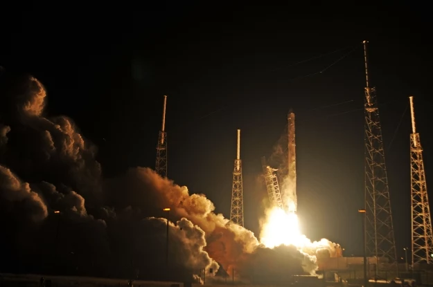 Start rakiety Falcon 9 z kapsułą Dragon