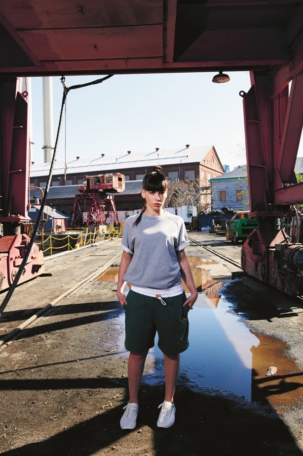 Sięga ona do historycznego sportowego dorobku marki, jednocześnie łącząc ze sobą modę i streetwear'owy styl. Sięga ona do historycznego sportowego dorobku marki, jednocześnie łącząc ze sobą modę i streetwear'owy styl.
