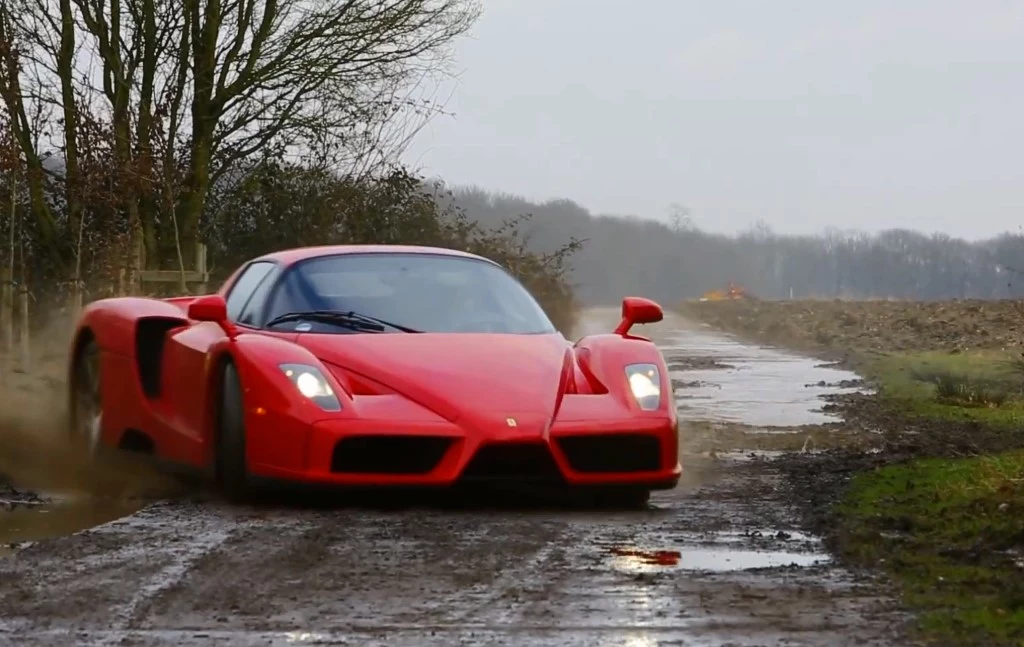 Ferrari Enzo kontra sielskie, farmerskie klimaty wschodniej Anglii