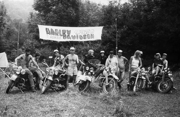 Pierwszy powojenny zjazd polskich harleyowców. Bieszczady 1970 rok (archiwum Wojciecha Echilczuka)