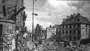 Zburzona Warszawa, 1945 rok. Rynek Nowego Miasta