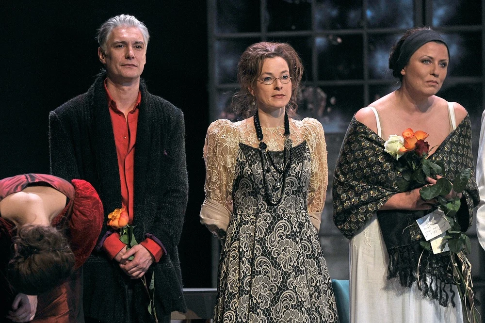 Aleksandra Justa w spektaklu "Czarodziejska Góra" Aleksandra Justa w spektaklu "Czarodziejska Góra"