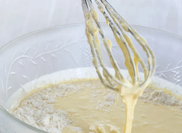 Kluski kładzione to nieoczywisty, ale świetny dodatek do barszczu.