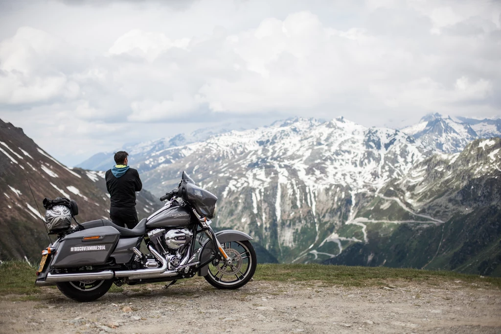 Harley na własność i 25 tysięcy "kieszonkowego"? Brzmi całkiem nieźle...