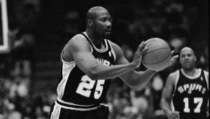 Jerome Kersey (numer 25) w barwach Spurs