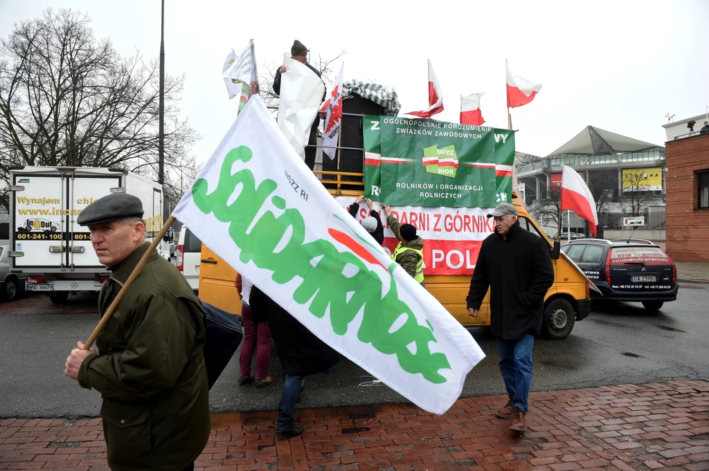 W protestach biorą udział organizacje rolnicze Solidarność Rolników Indywidualnych oraz Ogólnopolskie Porozumienie Związków Zawodowych Rolników i Organizacji Rolniczych