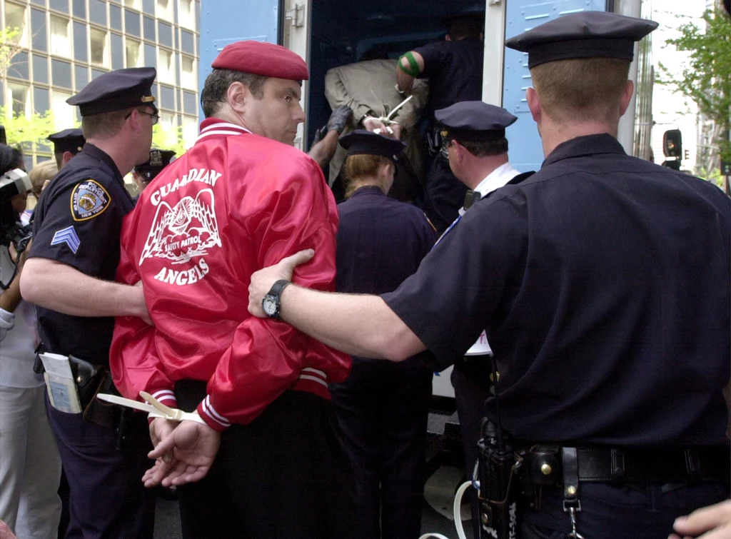 Curtis Sliwa podczas jednego z kilkudziesięciu aresztowań