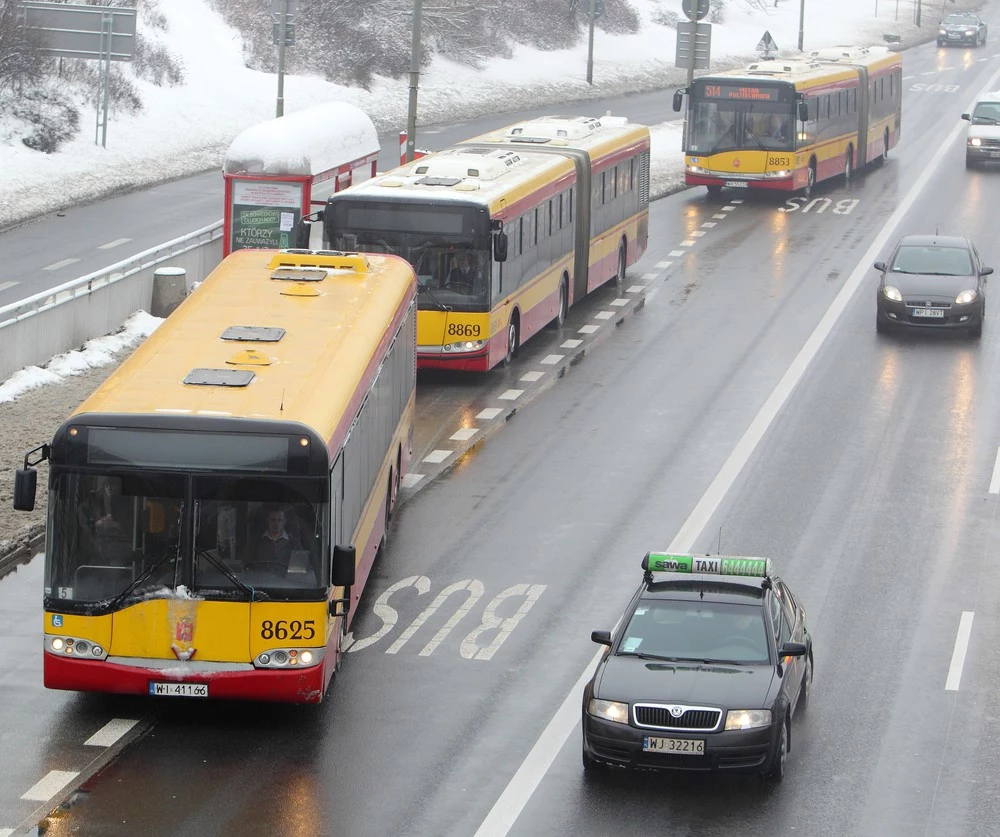 Autobus ma bardzo ograniczoną możliwość wykonywania gwałtownych manewrów