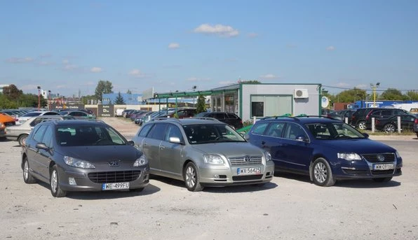 Peugeot 407, Toyota Avensis i Volkswagen Passat