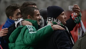 Miroslav Radović na Amsterdam ArenA miał być najgroźniejszym piłkarzem, a nie robić sobie fotki z kibicami na trybunach.