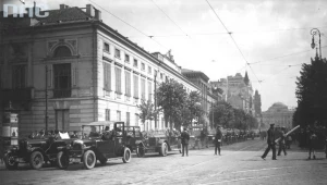Taksówki na Krakowskim Przedmieściu. Warszawa 1926